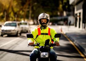 Principais itens de segurança para motoboys e mototaxistas