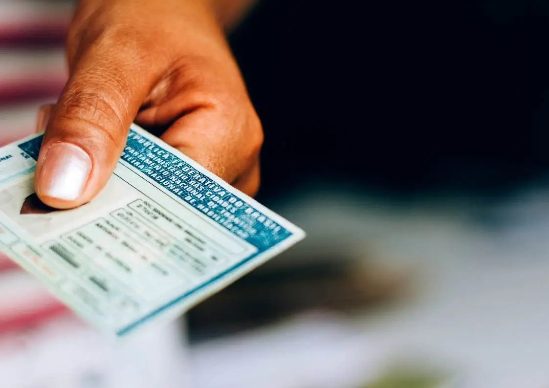 Quais documentos preciso exigir dos motoristas do meu app
