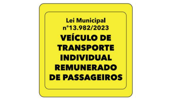 Cidade determina que motoristas de app coloquem adesivos no veiculo