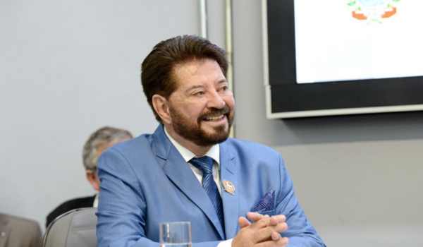 Prefeito proibe motoristas de app usarem regata bermudas e bones