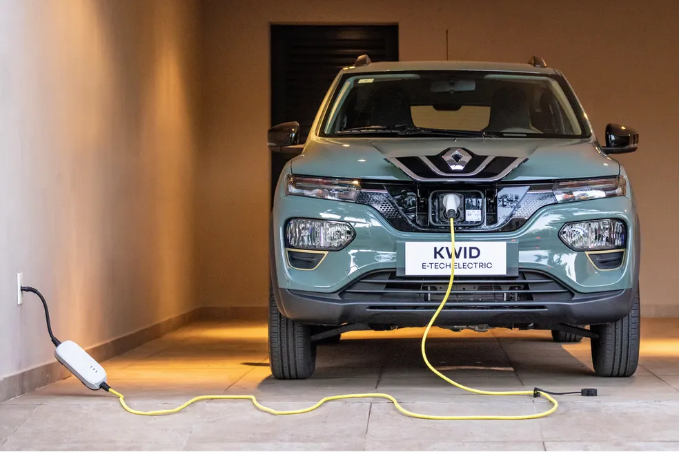 kwid e tech 100 eletrico 010