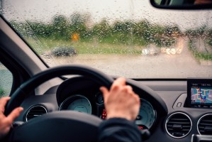 Segurança ou ganhos? O dilema dos motoristas de aplicativo durante chuvas intensas