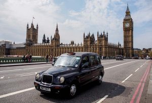 Uber é processada em 250 milhões de libras por taxistas