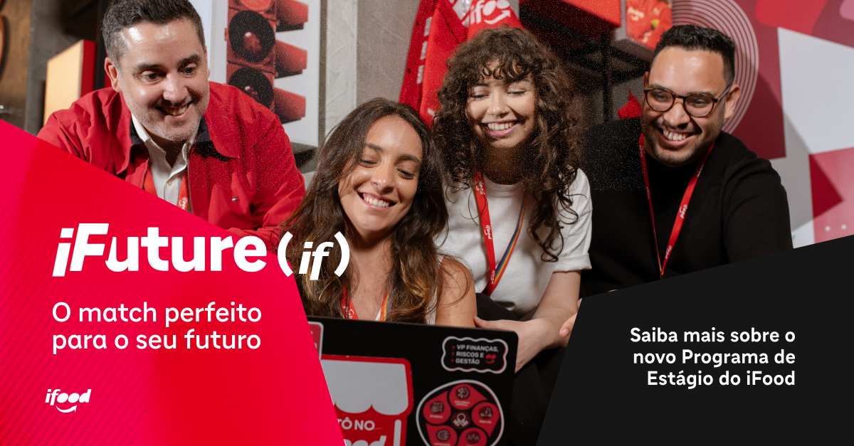 Jovens profissionais sorrindo enquanto interagem em um ambiente de trabalho do iFood, promovendo o programa de estágio iFuture.