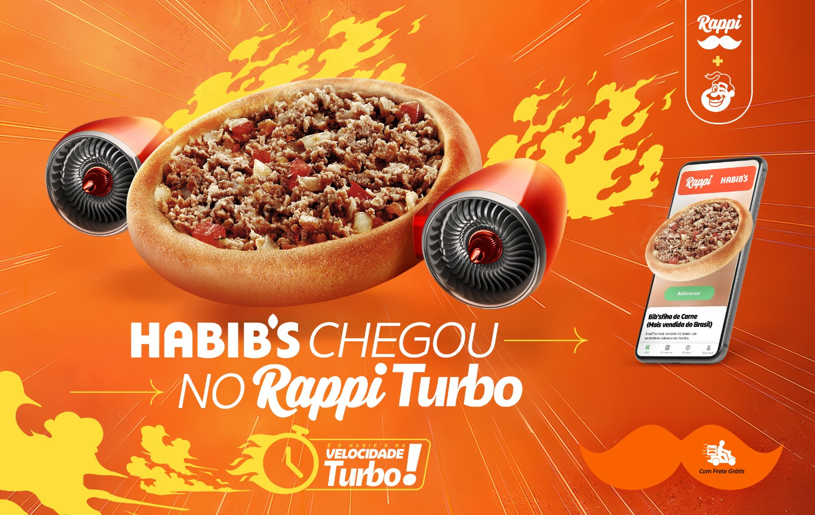 Imagem promocional anunciando a parceria entre Rappi e Habib's. No centro da imagem, há uma esfiha de carne, um dos produtos mais conhecidos do Habib's, com turbinas de jato dos lados, simbolizando a rapidez na entrega. O texto diz "Habib's chegou no Rappi Turbo" em letras grandes e brancas, sobre um fundo laranja vibrante com chamas, destacando a velocidade do serviço. No canto direito, há um celular mostrando o aplicativo Rappi com a esfiha em destaque. O logotipo do Rappi está no canto superior direito, e no canto inferior direito há um ícone indicando frete grátis.