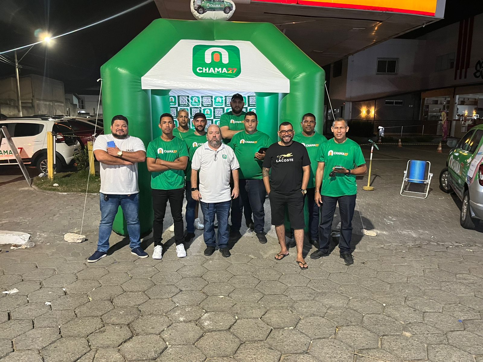 "Equipe do Chama27 Realiza Ação de Divulgação com Motoristas em Evento Local"