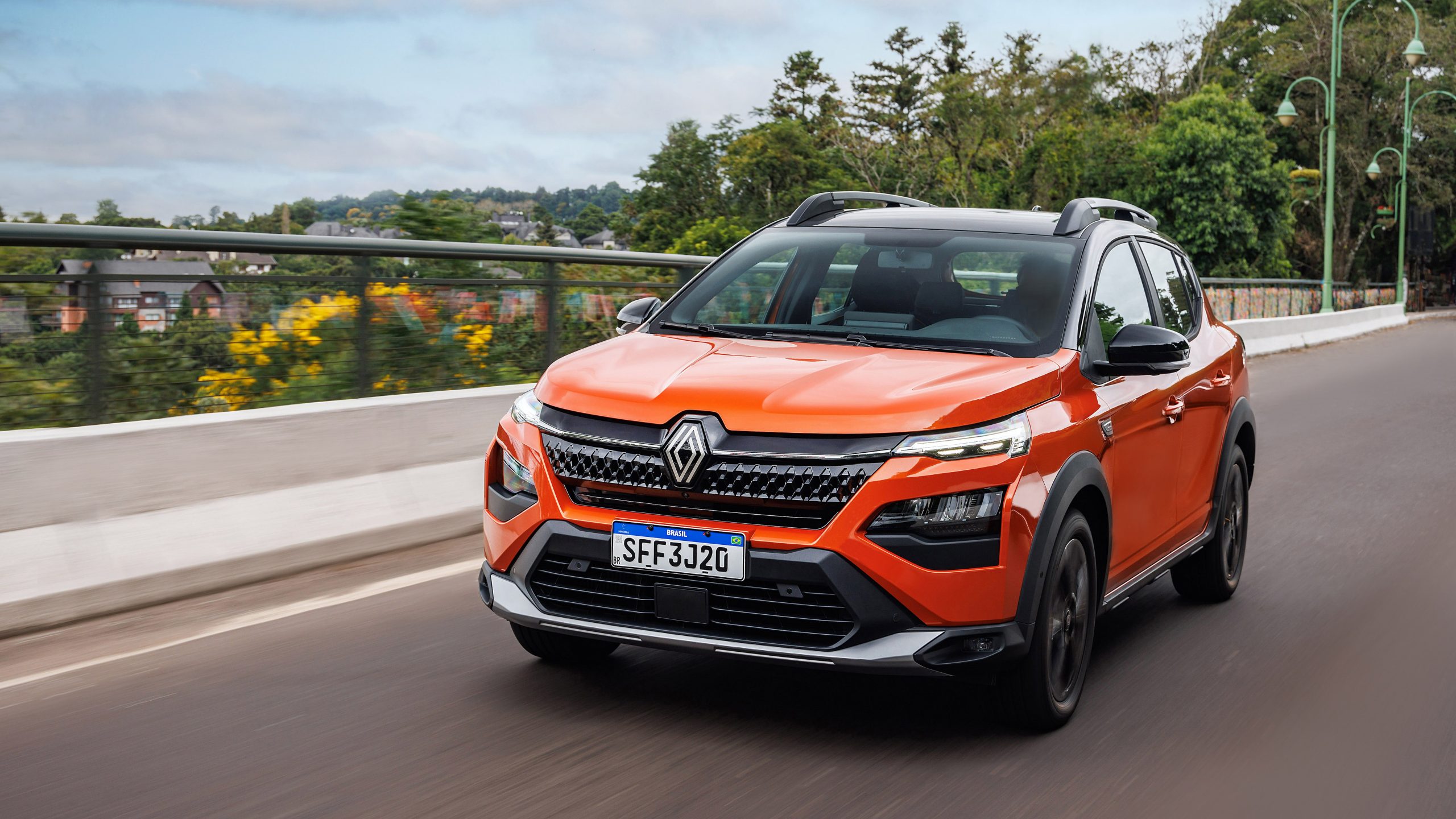 Renault Kardian em movimento, SUV B-SUV moderno e tecnológico da Renault em estrada no Brasil.