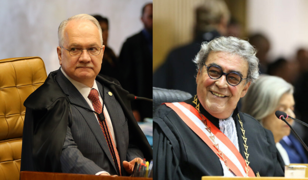 Montagem com dois ministros em uma sessão de tribunal. À esquerda, um homem sério e de óculos, usando toga preta e gravata vermelha. À direita, outro homem sorridente com uma faixa cerimonial vermelha e preta sobre a toga.