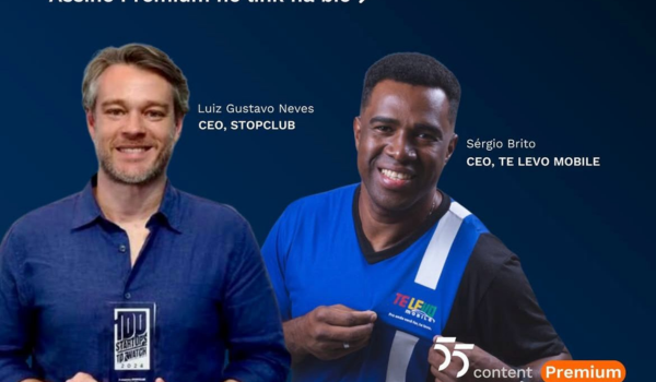 "Luiz Gustavo Neves, CEO da StopClub, e Sérgio Brito, CEO da Te Levo Mobile, posando sorridentes. Luiz segura um troféu, vestindo camisa azul, e Sérgio veste camiseta azul com detalhes pretos e brancos, com o logo da Te Levo Mobile."