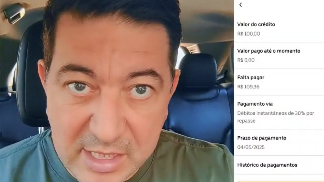 Homem grava vídeo de dentro de um carro com tela de aplicativo de pagamentos exibida ao lado.