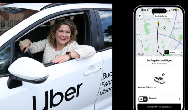 Mulher sorridente sentada ao volante de um carro branco com logotipo da Uber, ao lado da tela de um smartphone exibindo um mapa com a interface do aplicativo Uber.