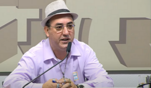 Jair Almeida, motorista de aplicativo e secretário-geral da associação, fala durante audiência pública no Senado sobre a regulamentação do trabalho por aplicativos.