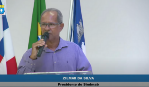 Zilmar da Silva, presidente do Sindmab, discursa durante audiência pública sobre motoristas de aplicativo em Lauro de Freitas (BA).
