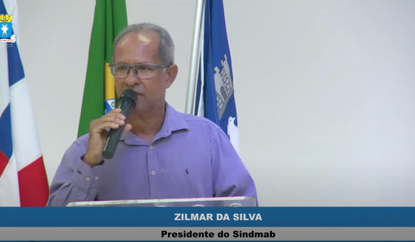 Zilmar da Silva, presidente do Sindmab, discursa durante audiência pública sobre motoristas de aplicativo em Lauro de Freitas (BA).