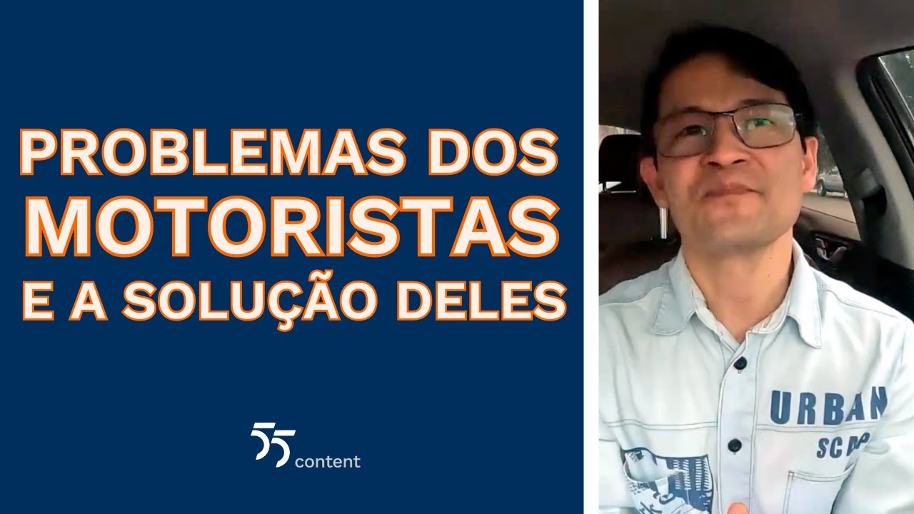 Homem usando óculos e camisa jeans clara sentado dentro de um carro, ao lado de uma tela com o texto “Problemas dos motoristas e a solução deles”.
