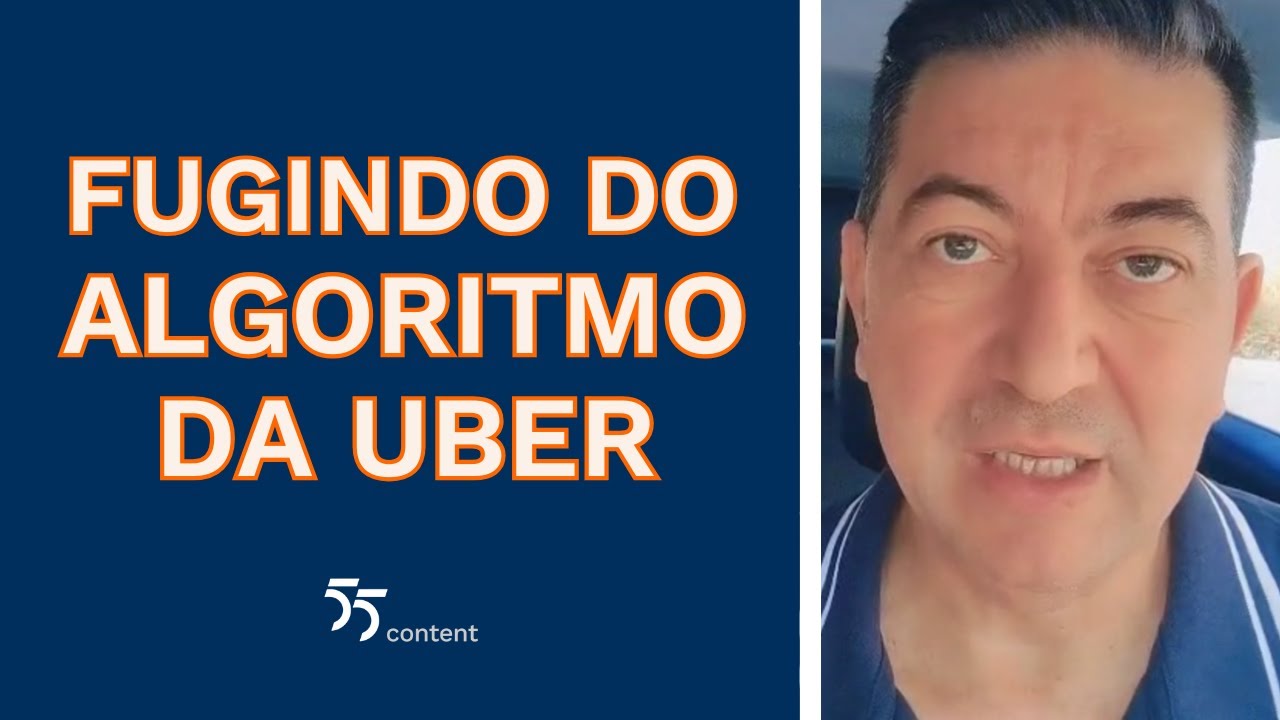 Homem falando dentro de um carro ao lado de um painel azul com o texto "Fugindo do algoritmo da Uber".