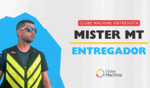Homem usando colete refletivo verde e óculos escuros, olhando para o lado. Ao lado, texto diz “Clube Machine Entrevista Mister MT Entregador” com o logotipo do Clube Machine abaixo.