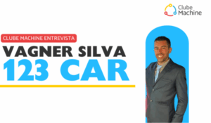 Homem de terno posando sorridente ao lado do texto “Clube Machine Entrevista: Vagner Silva - 123 Car”, com o logotipo do Clube Machine no canto superior direito.