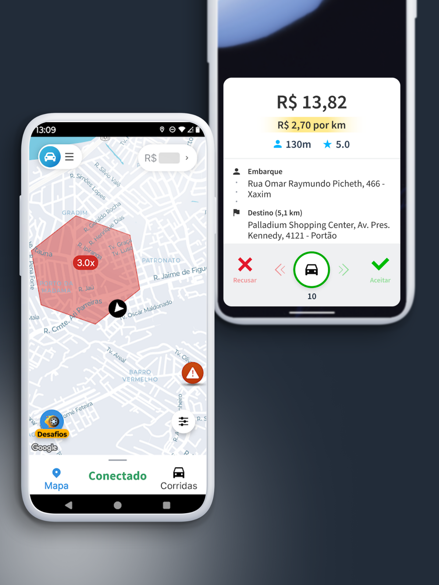 Tela de aplicativo de transporte por carro mostrando mapa com área de tarifa dinâmica em vermelho e detalhes de uma corrida com valor, distância e opções para aceitar ou recusar.