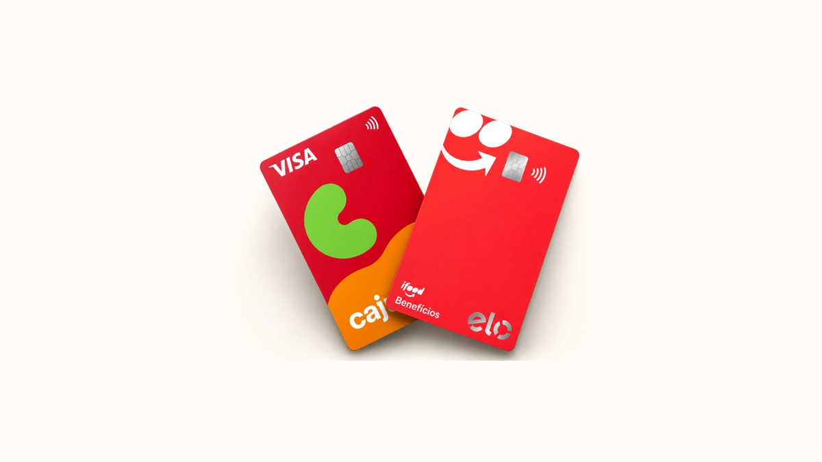 Cartões de benefícios da Caju e do iFood Benefícios, nas cores vermelho, verde e laranja, posicionados lado a lado sobre fundo branco.